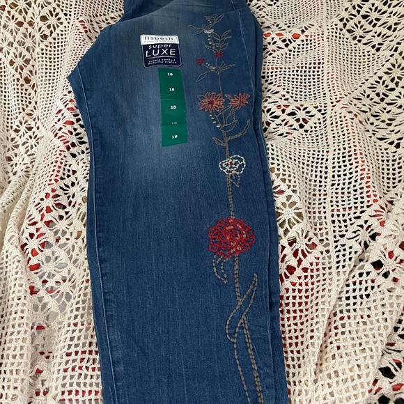 Size 18 Bandolino embroidered cropped jeans - Picture 2 of 7